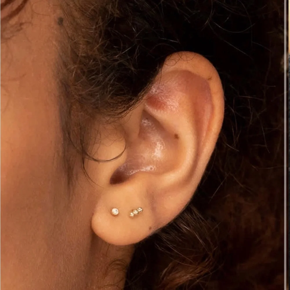 Mejuri Single Tiny Diamond Stud - Picture 8 of 16
